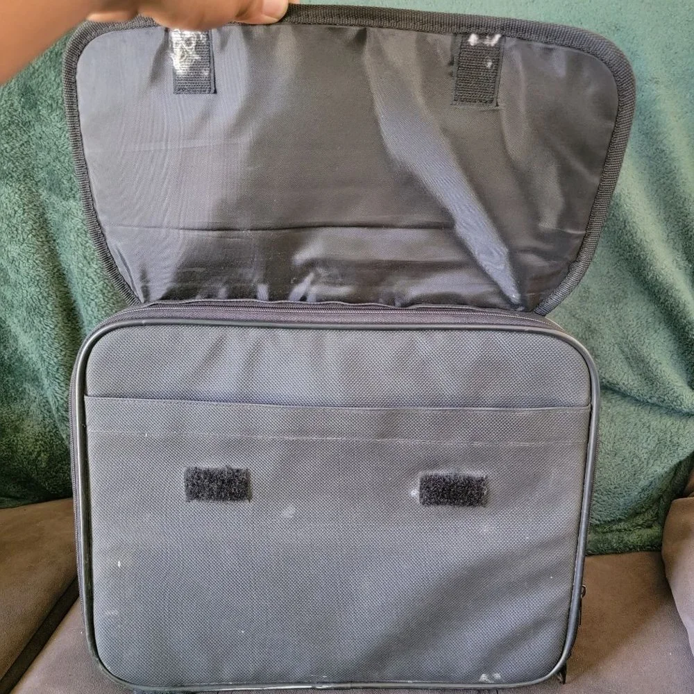 Icon TechGear Medium Bag Case Laptop Black Shoulder Strap Padded